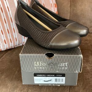 Woman’s wedge shoe. Brand new. Pewter/Metallic. SZ 8W